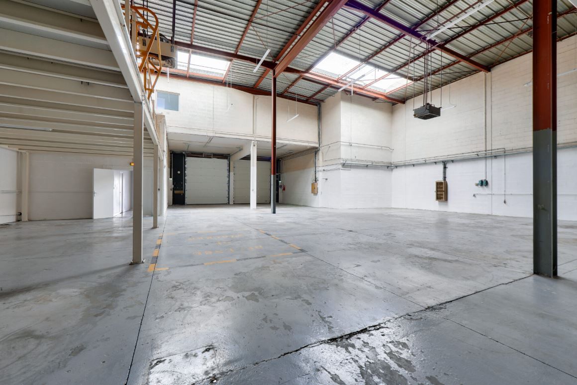 entrepôt de 630m², Trappes (Yvelines)