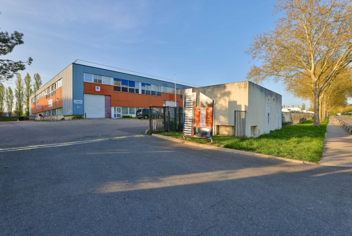 entrepôt de 630m², Trappes (Yvelines)
