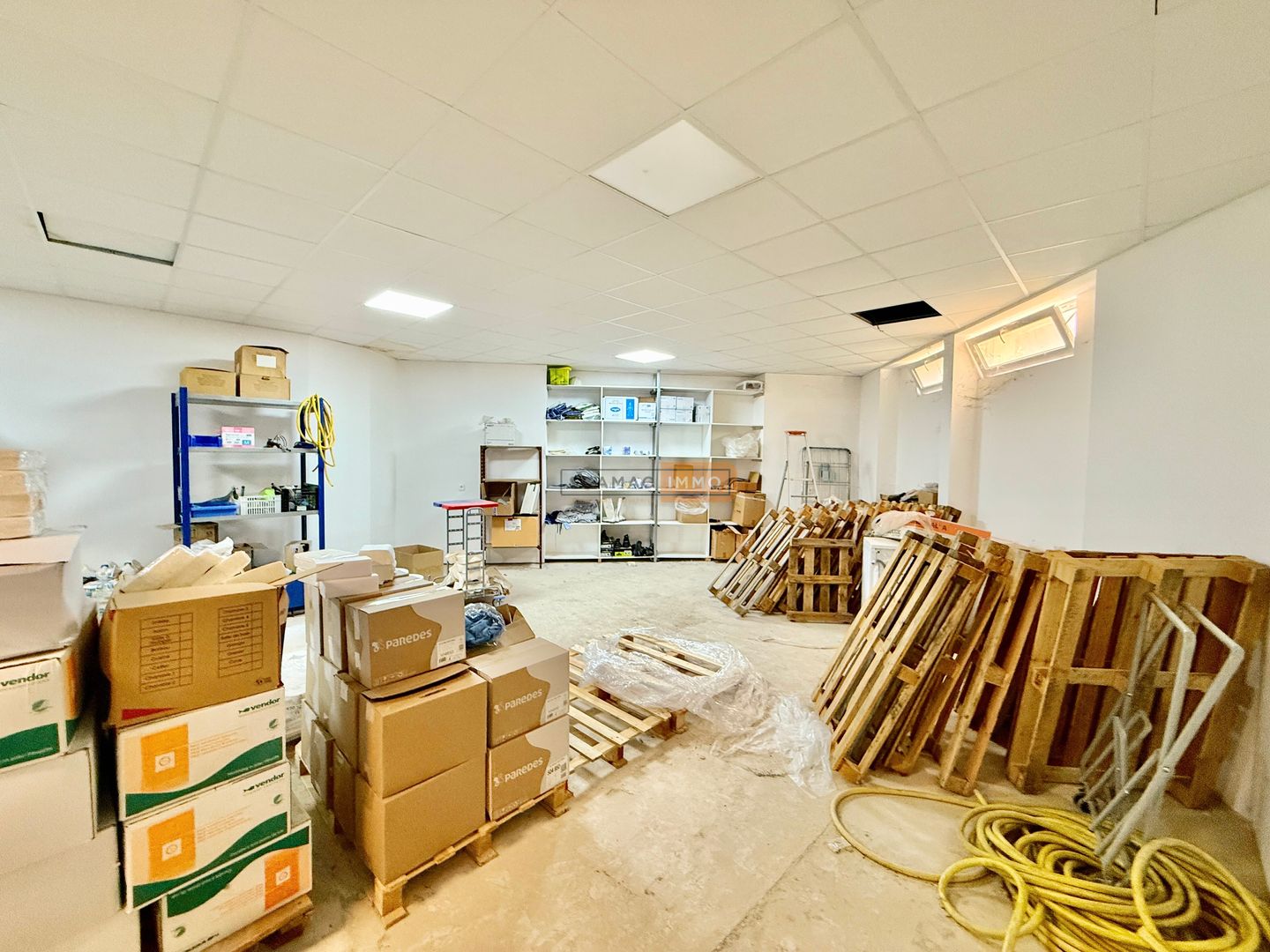 local d'activités de 183m², Le Muy (Var)