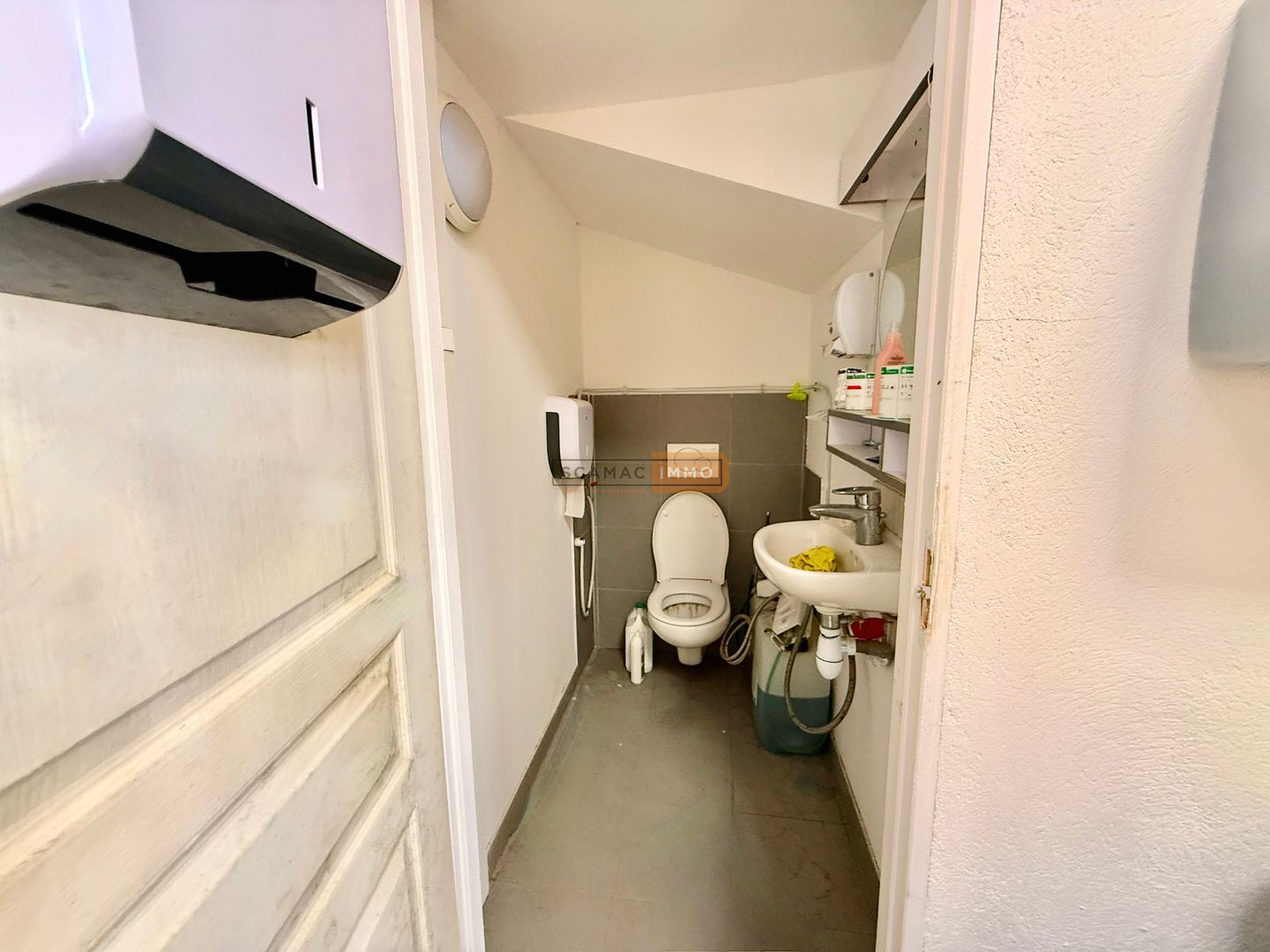 local d'activités de 183m², Le Muy (Var)