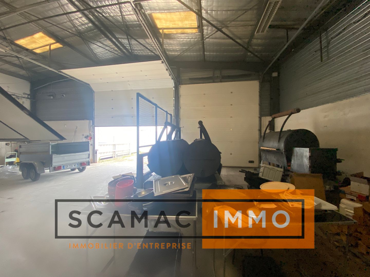 entrepôt de 500m², ENTRAIGUES-SUR-LA-SORGUE ()