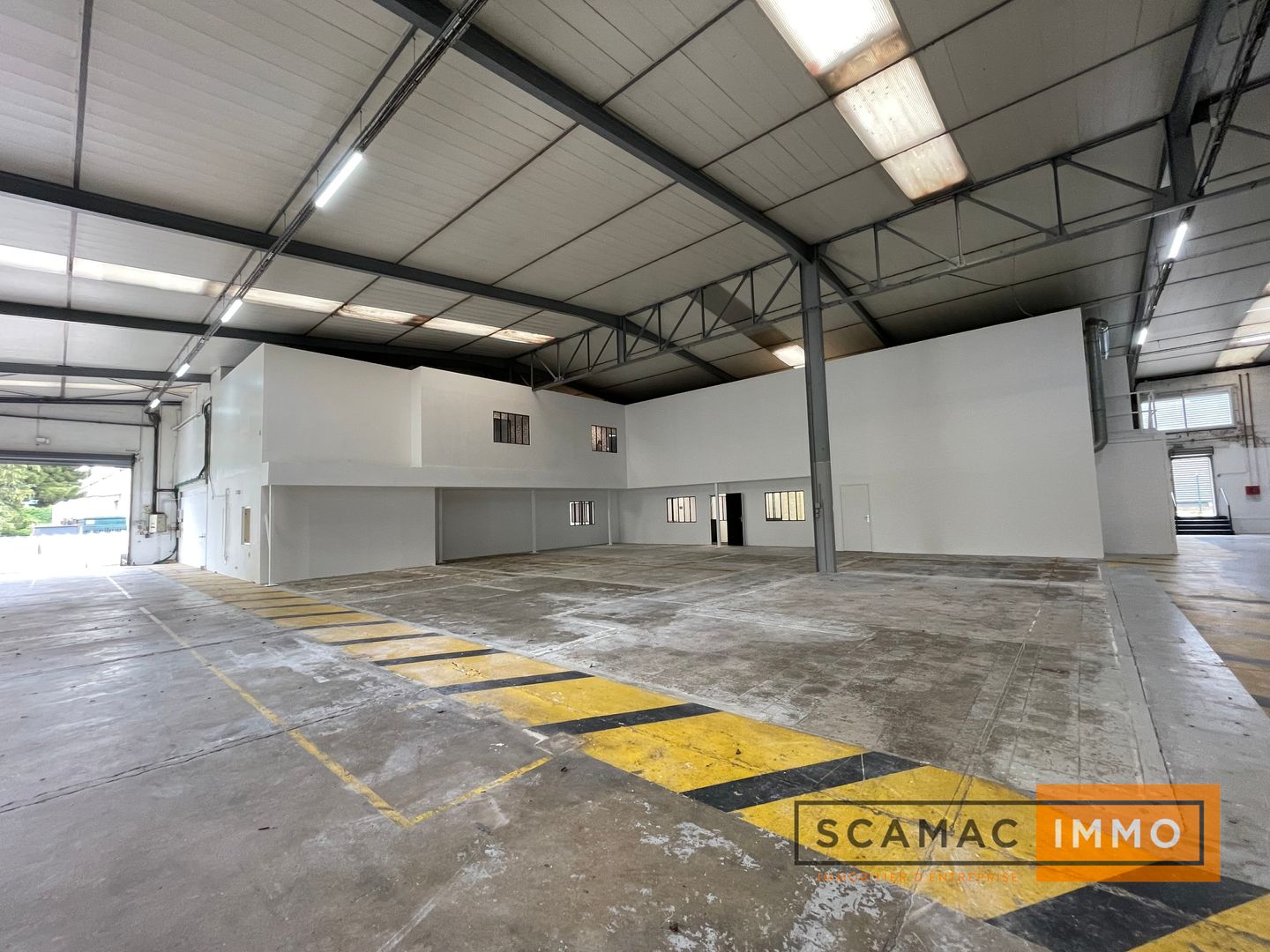 local d'activités de 2 348m², Morangis (Essonne)