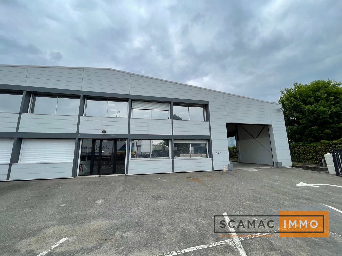 local d'activités de 2 348m², Morangis (Essonne)