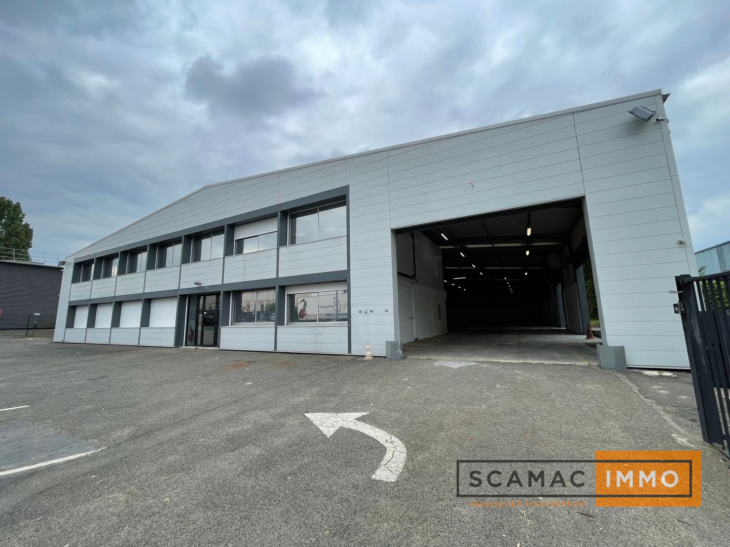 local d'activités de 2 348m², Morangis (Essonne)