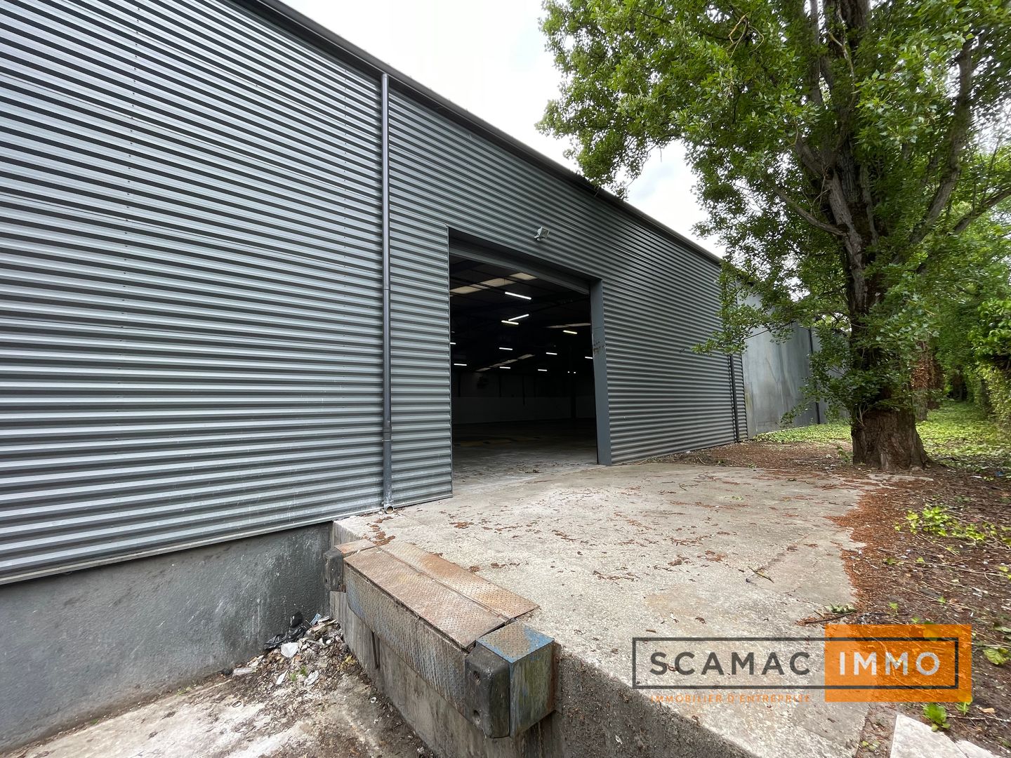 local d'activités de 2 348m², Morangis (Essonne)