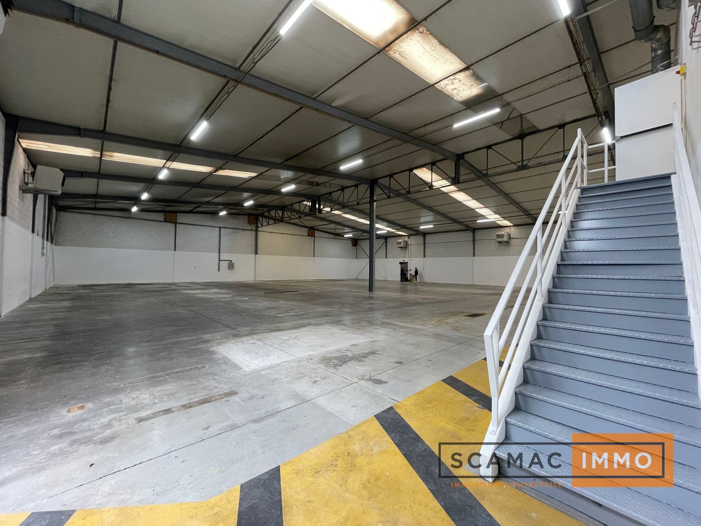 local d'activités de 2 348m², Morangis (Essonne)