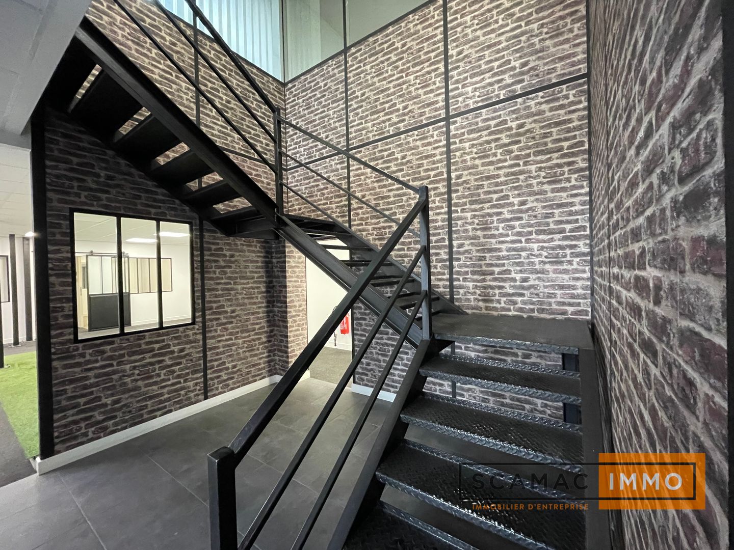 local d'activités de 2 348m², Morangis (Essonne)