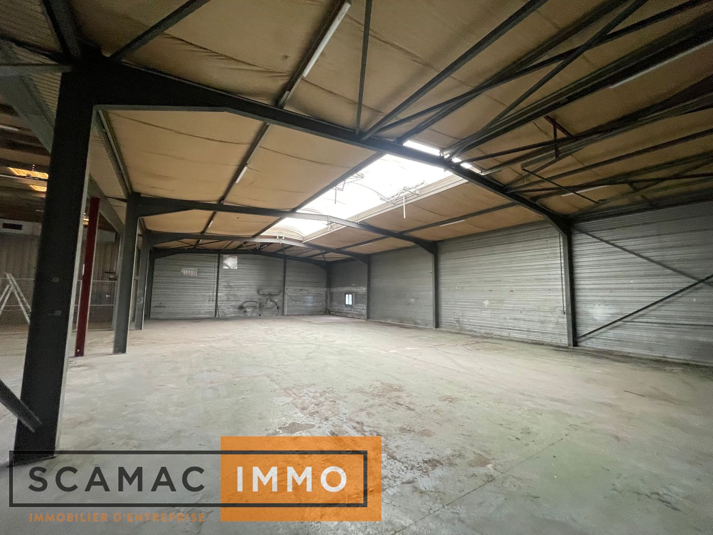 local d'activités de 902m², Bondoufle (Essonne)