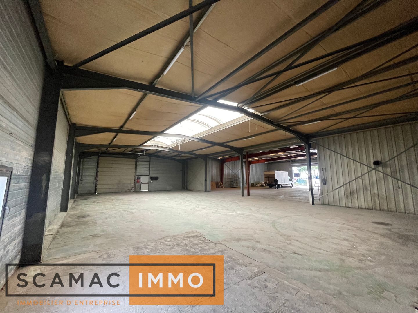 local d'activités de 902m², Bondoufle (Essonne)