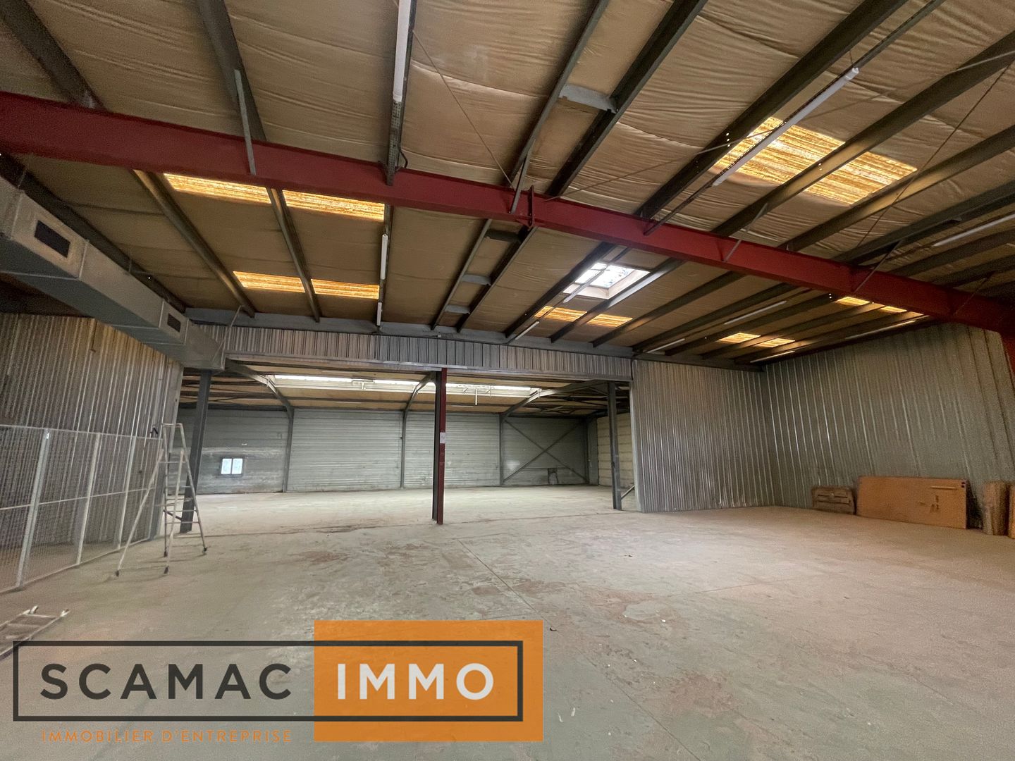 local d'activités de 902m², Bondoufle (Essonne)