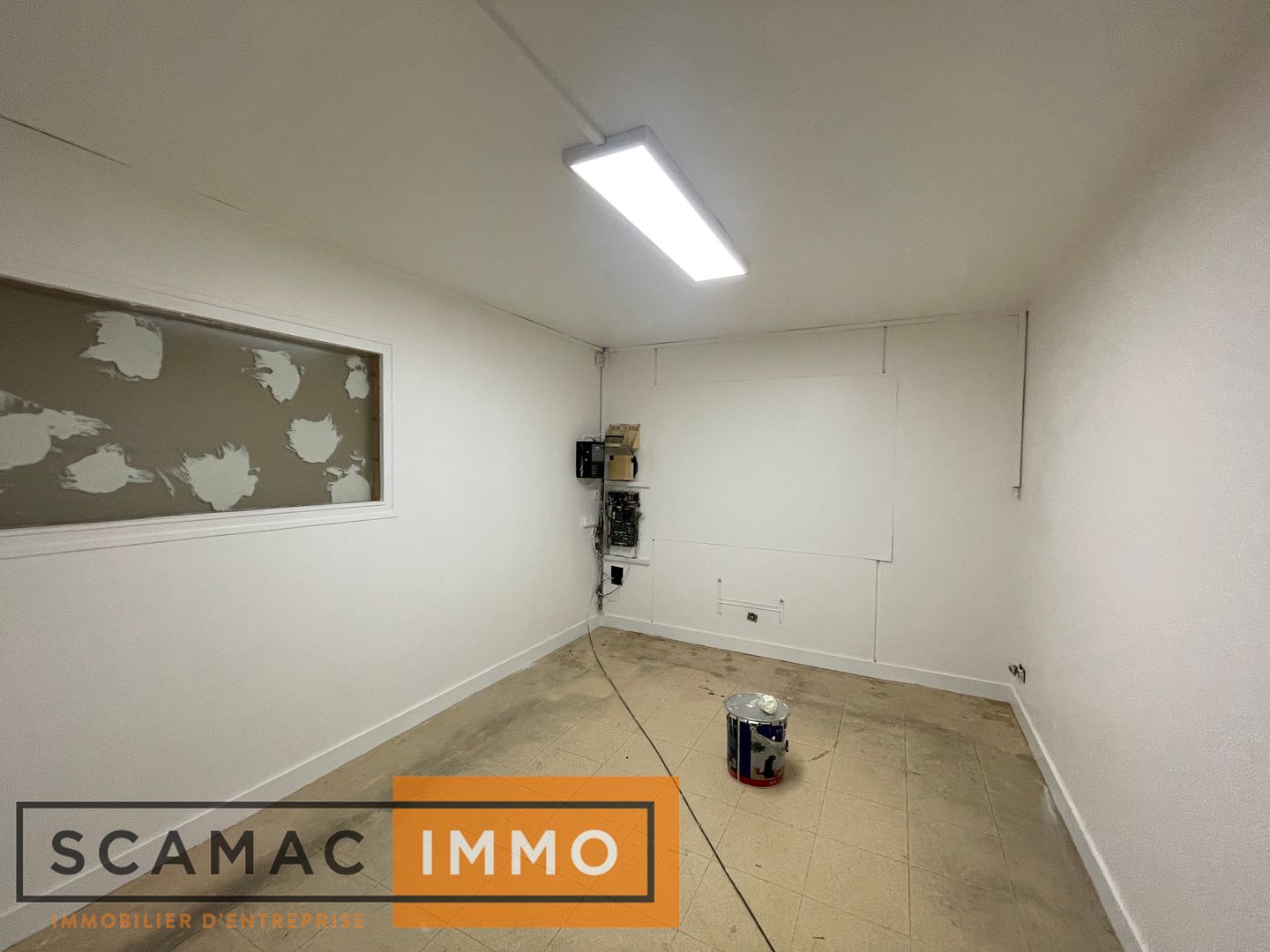 local d'activités de 902m², Bondoufle (Essonne)