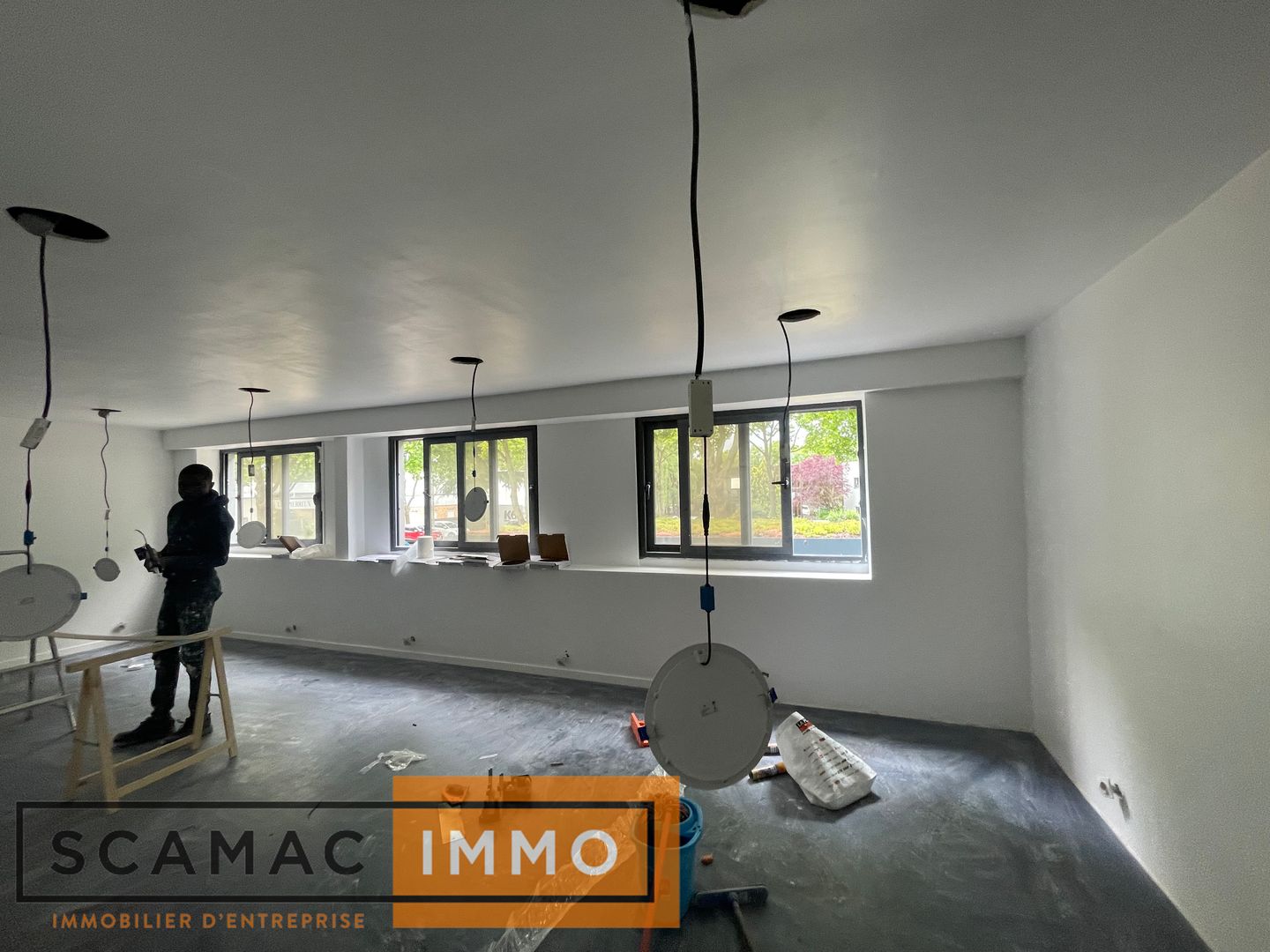 local d'activités de 902m², Bondoufle (Essonne)