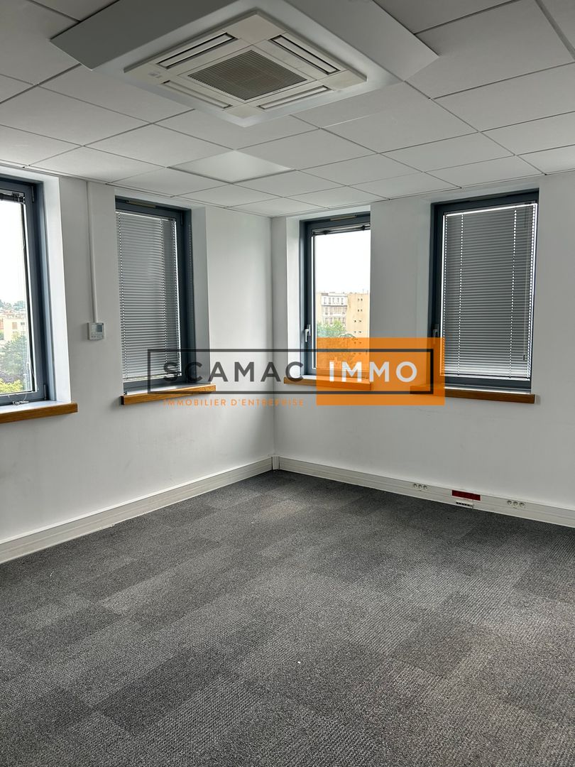 bureau de 151m², Nanterre (Hauts-de-Seine)