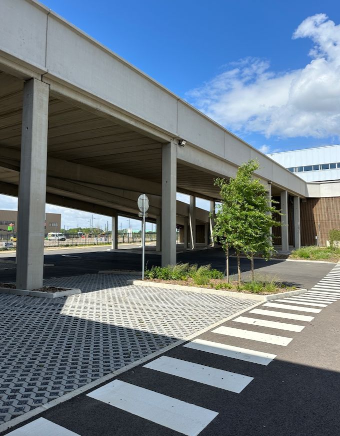 local d'activités de 1 718m², Tremblay-en-France (Seine-Saint-Denis)