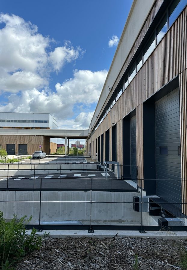 local d'activités de 1 392m², Tremblay-en-France (Seine-Saint-Denis)