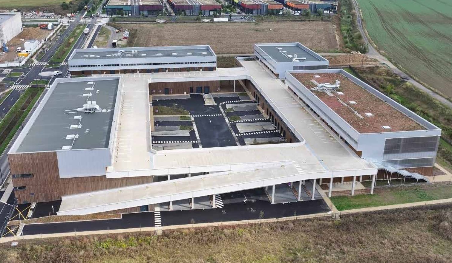 local d'activités de 740m², Tremblay-en-France (Seine-Saint-Denis)