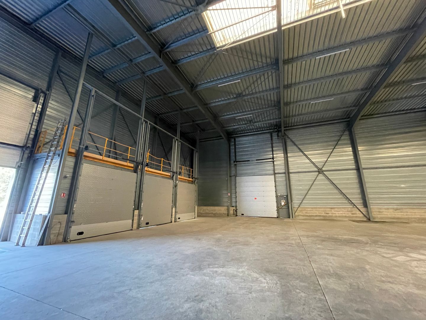 entrepôt de 2 220m², Vitry-sur-Seine (Val-de-Marne)