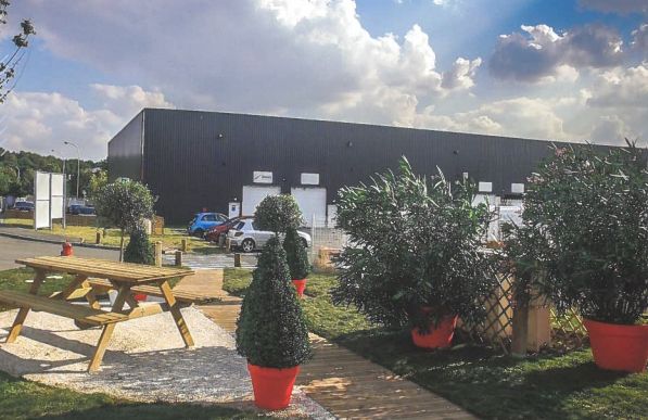 local d'activités de 953m², Persan (Val-d'Oise)
