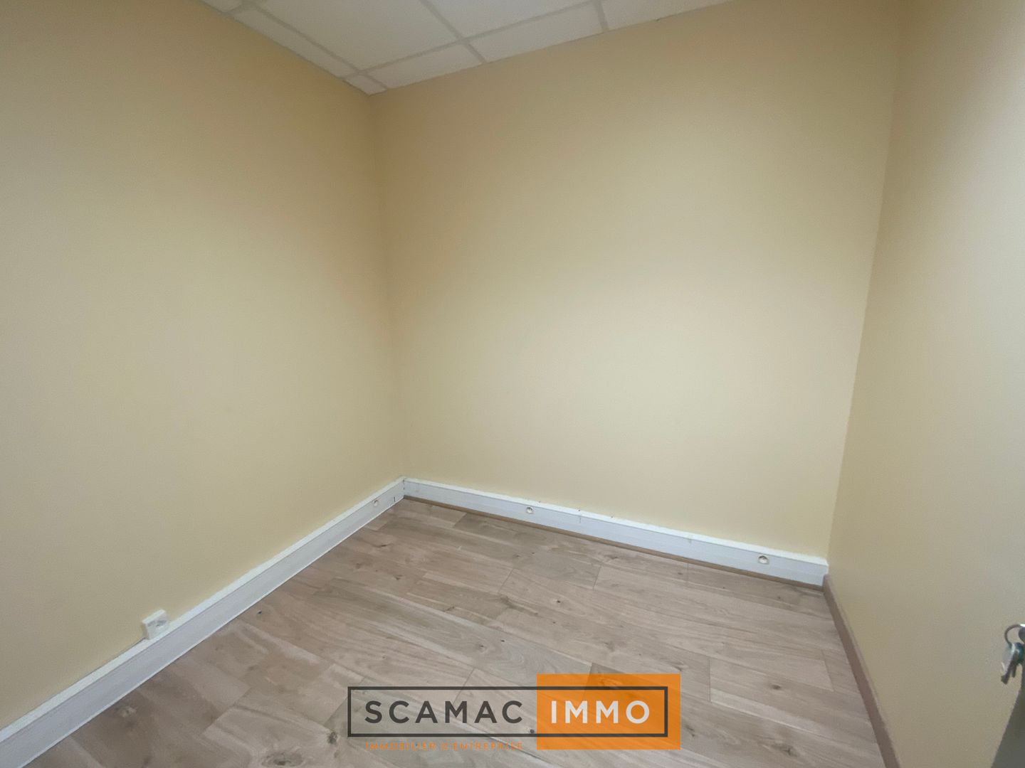 bureau de 79m², Éguilles (Bouches-du-Rhône)