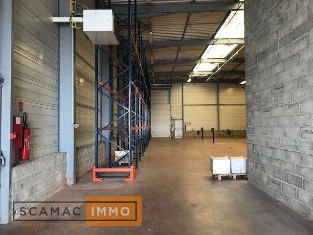 local d'activités de 1 617m², Pringy (Seine-et-Marne)