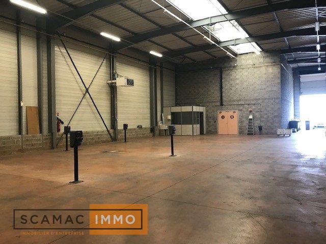 local d'activités de 1 617m², Pringy (Seine-et-Marne)