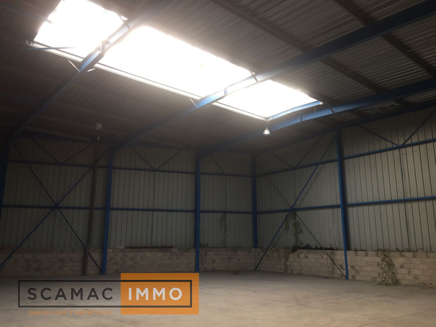local d'activités de 1 617m², Pringy (Seine-et-Marne)