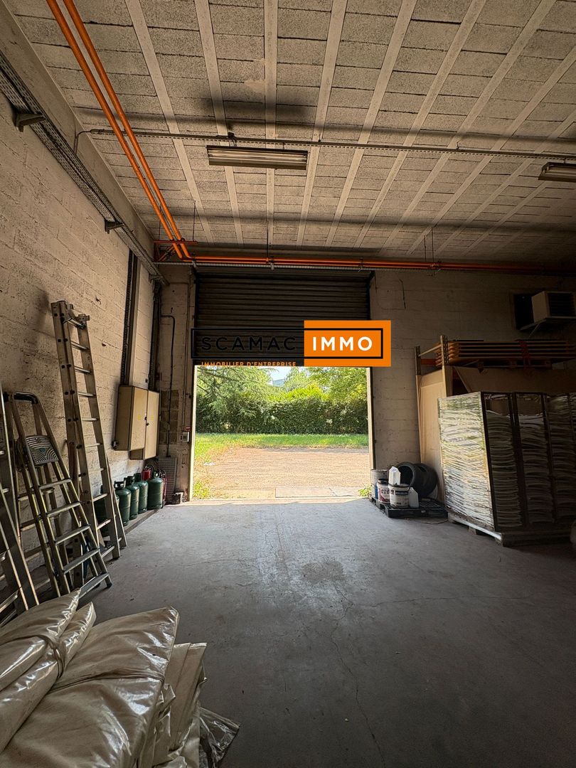 entrepôt de 785m², Trappes (Yvelines)