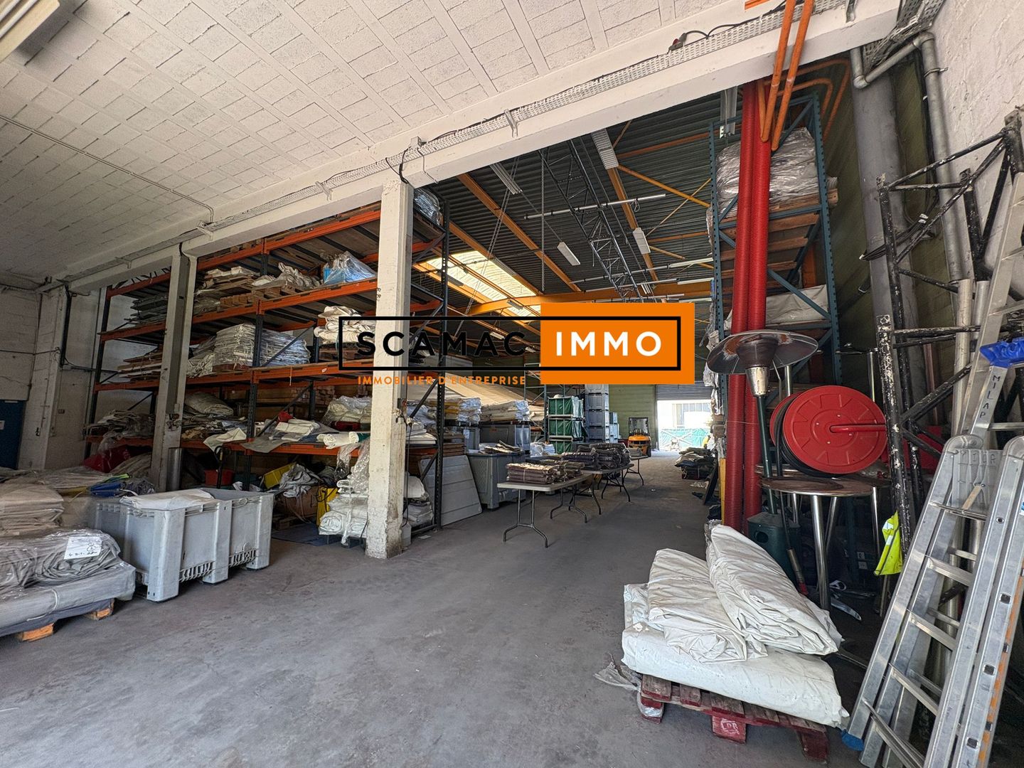 entrepôt de 785m², Trappes (Yvelines)