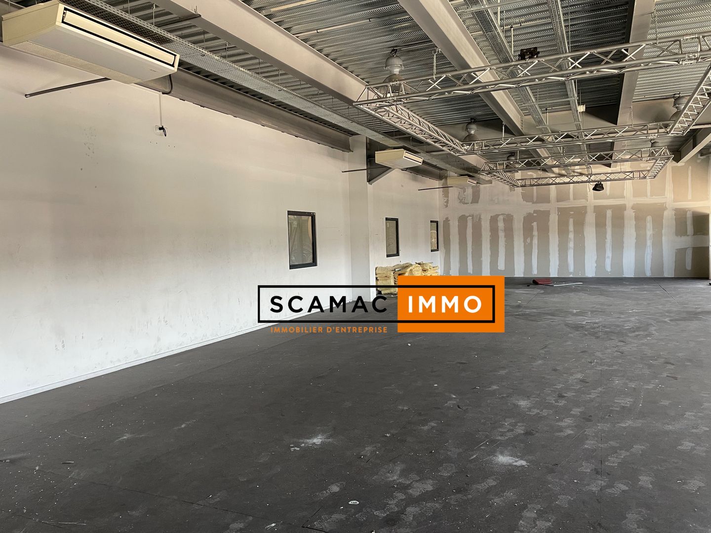 bureau de 300m², La Crau (Var)