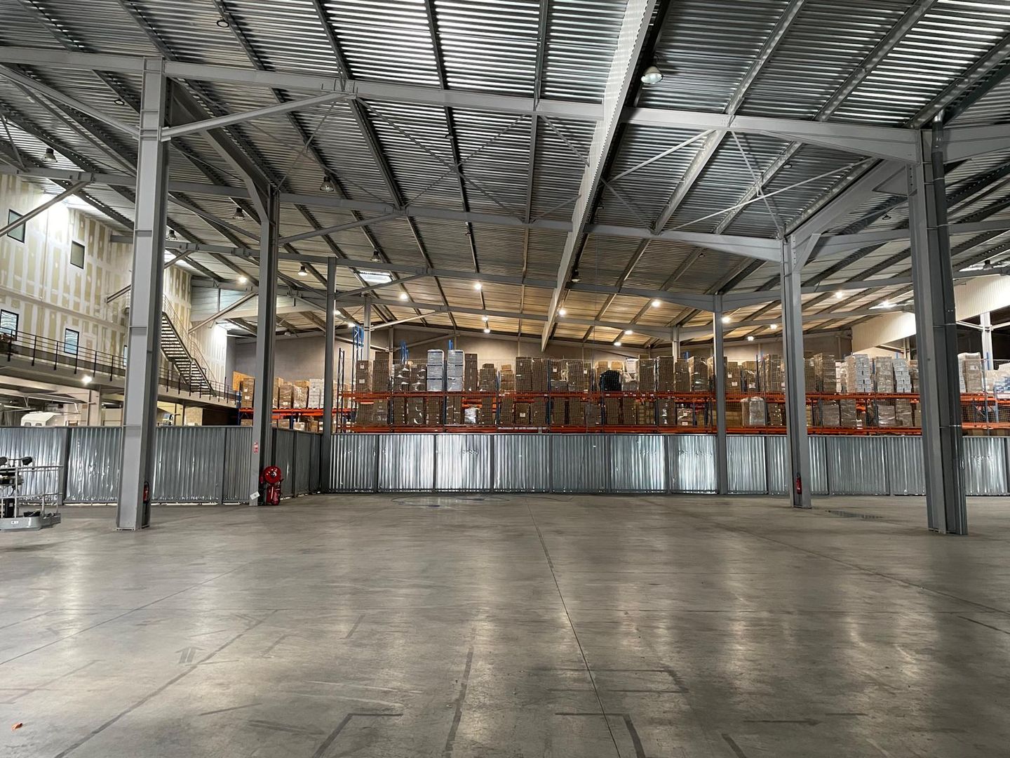 entrepôt de 1 400m², La Crau (Var)