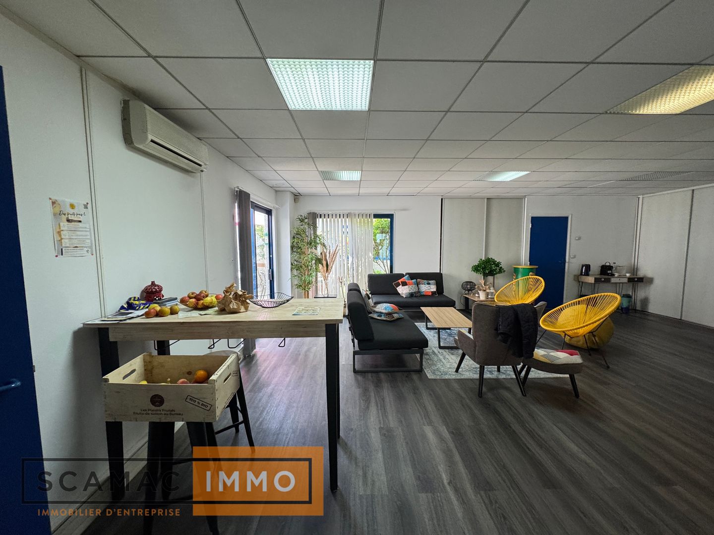local d'activités de 1 818m², Saint-Pierre-du-Perray (Essonne)