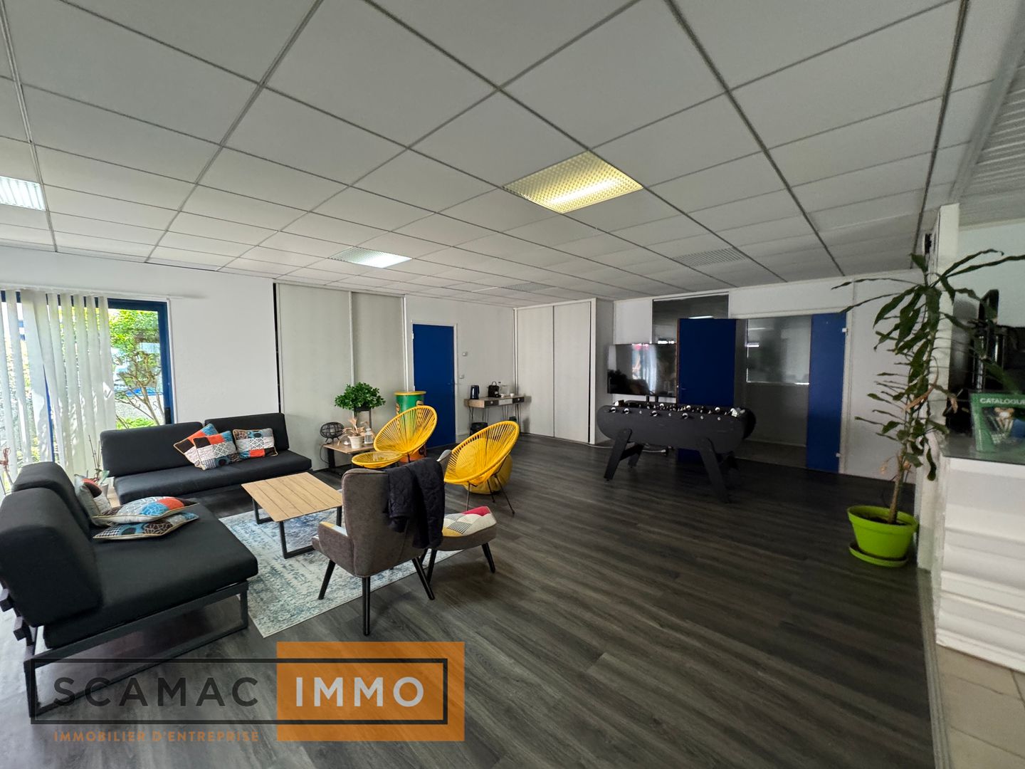 local d'activités de 1 818m², Saint-Pierre-du-Perray (Essonne)