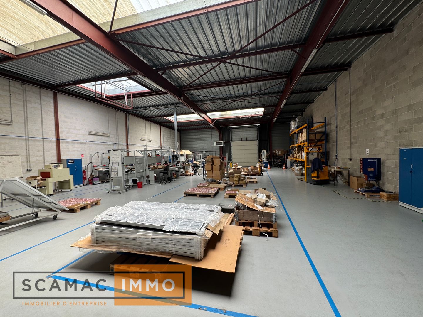 local d'activités de 1&nbsp;818m², Saint-Pierre-du-Perray (Essonne)
