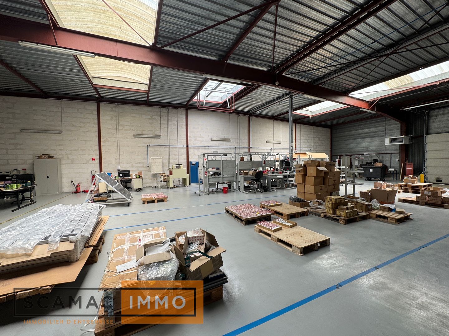 local d'activités de 1&nbsp;818m², Saint-Pierre-du-Perray (Essonne)