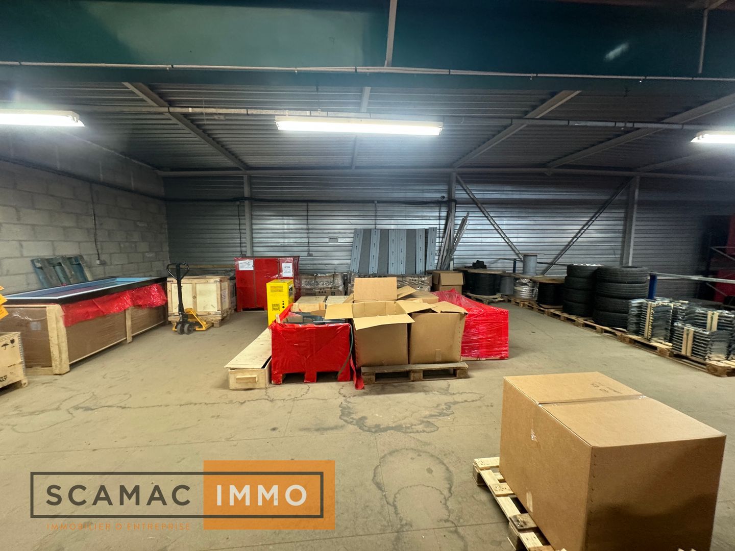 local d'activités de 1 220m², Lisses (Essonne)