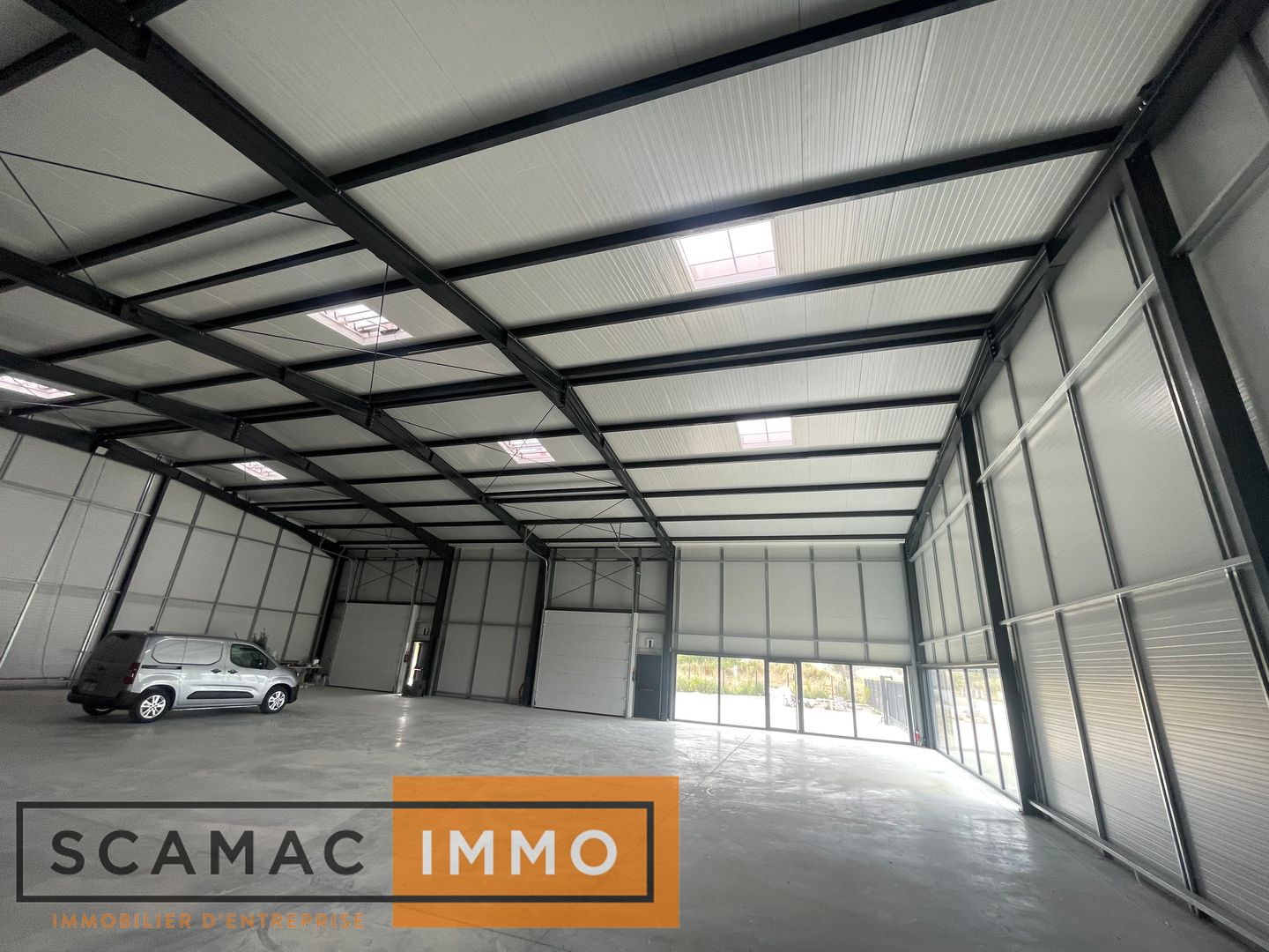 local d'activités de 700m², Arpajon (Essonne)