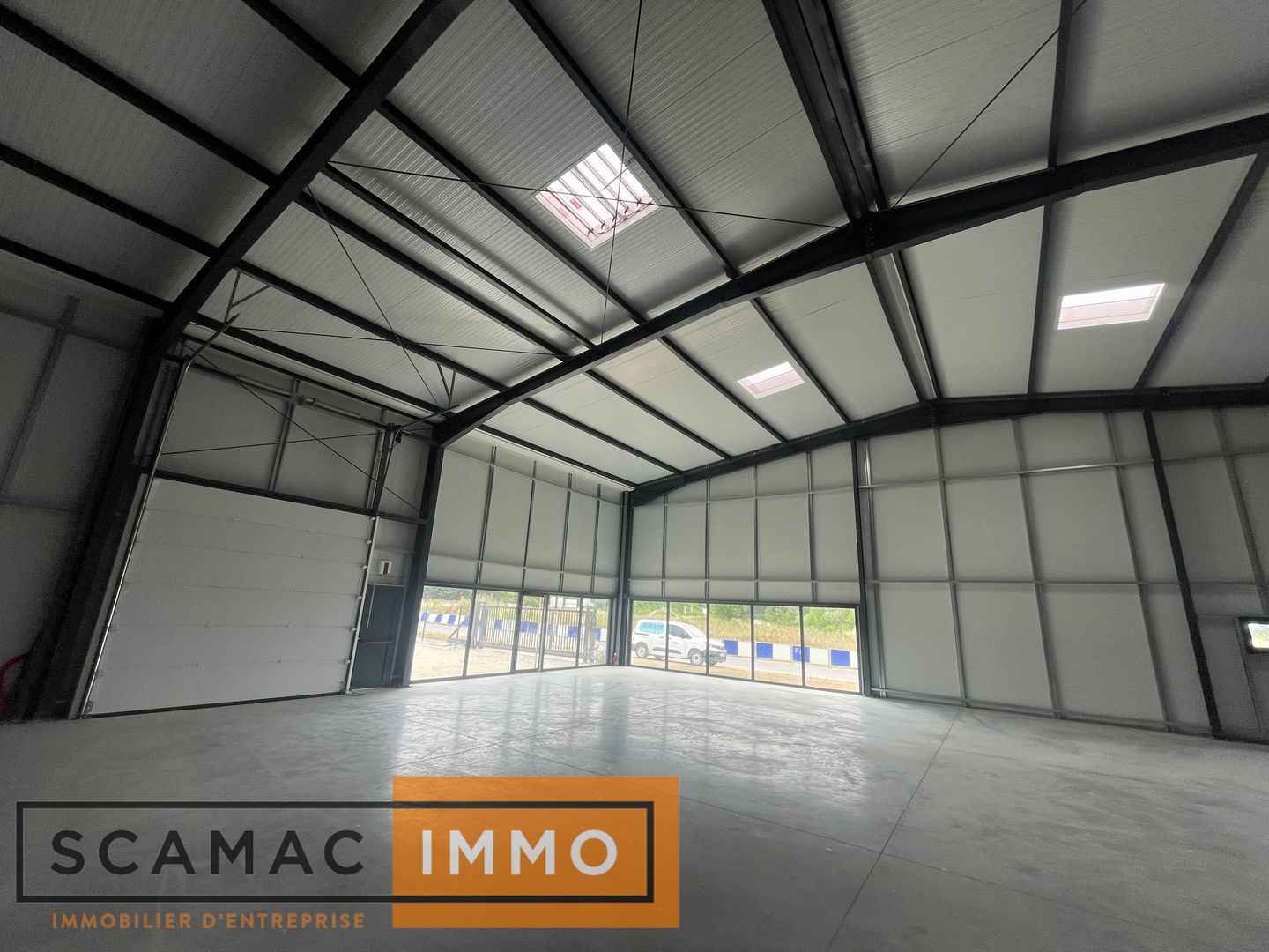 local d'activités de 700m², Arpajon (Essonne)