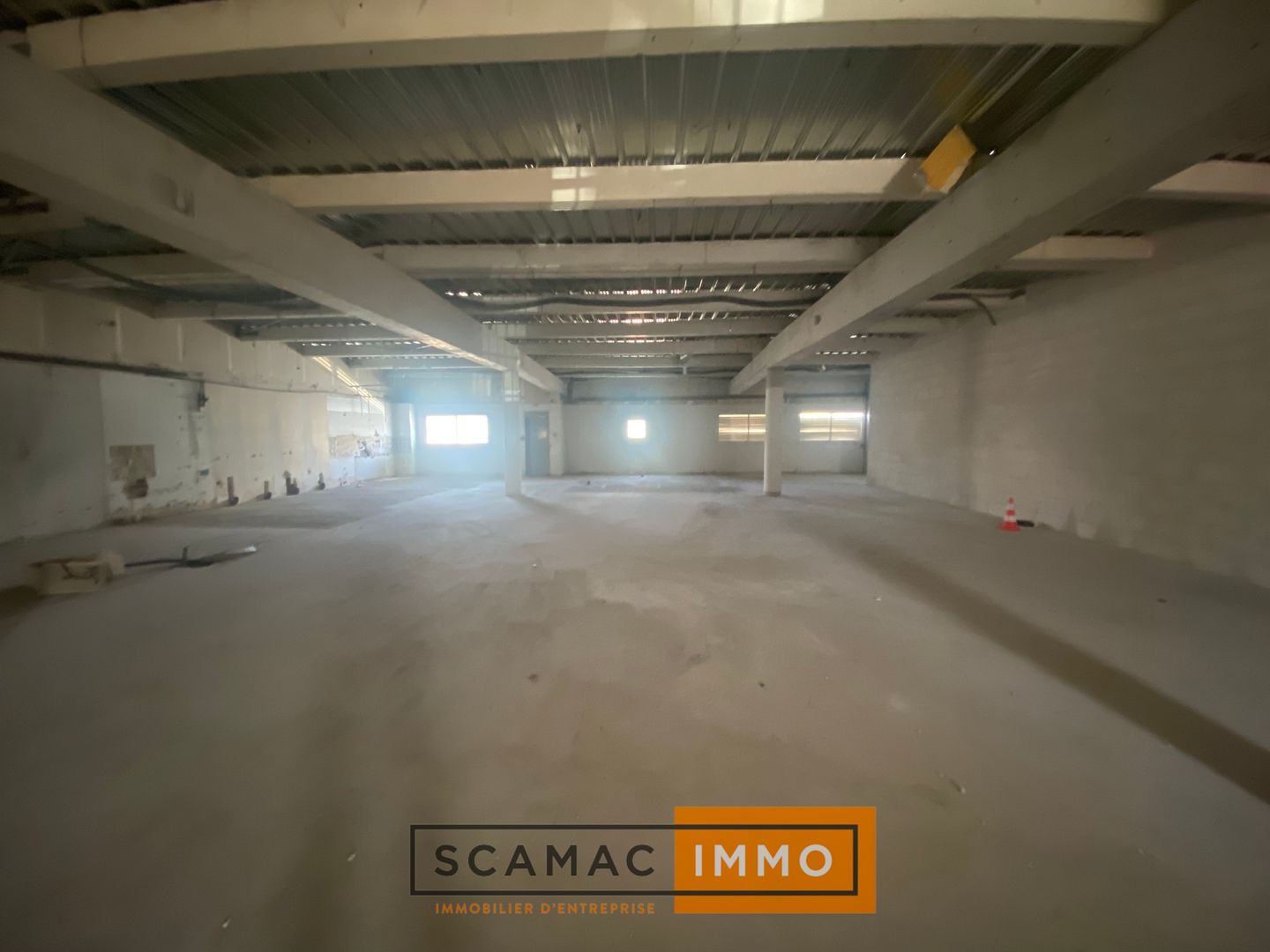 local commercial de 266m², Vitrolles (Bouches-du-Rhône)