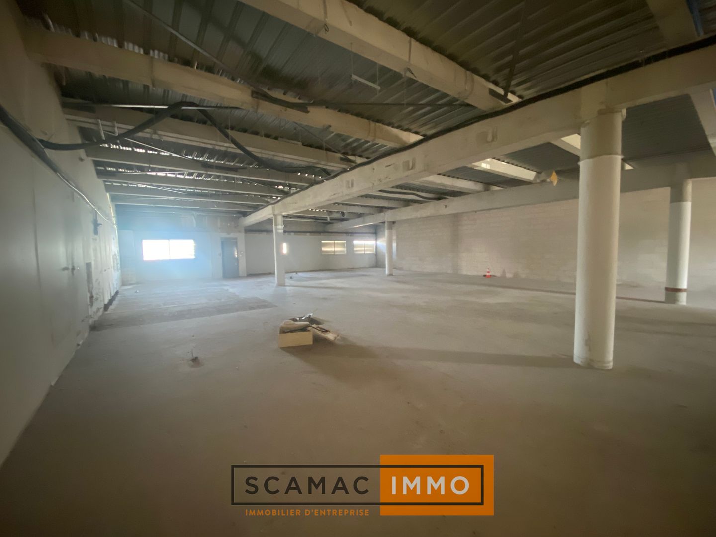 local commercial de 266m², Vitrolles (Bouches-du-Rhône)