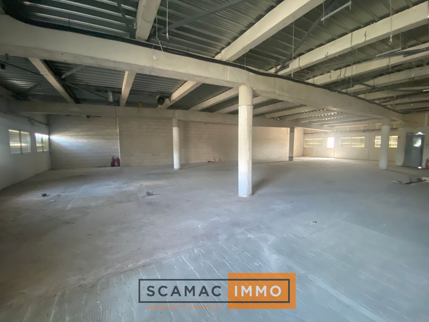 local commercial de 266m², Vitrolles (Bouches-du-Rhône)