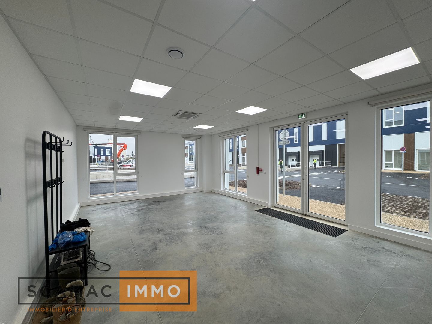 local d'activités de 1 318m², Moissy-Cramayel (Seine-et-Marne)