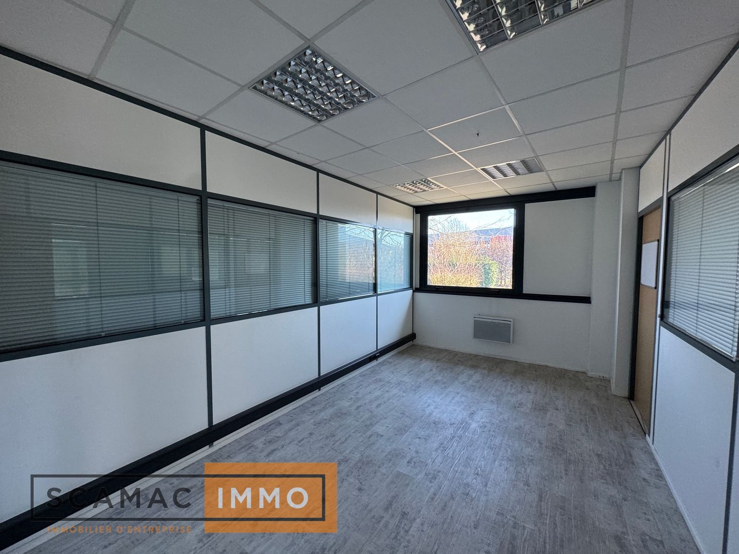 entrepôt de 3 883m², Moissy-Cramayel (Seine-et-Marne)