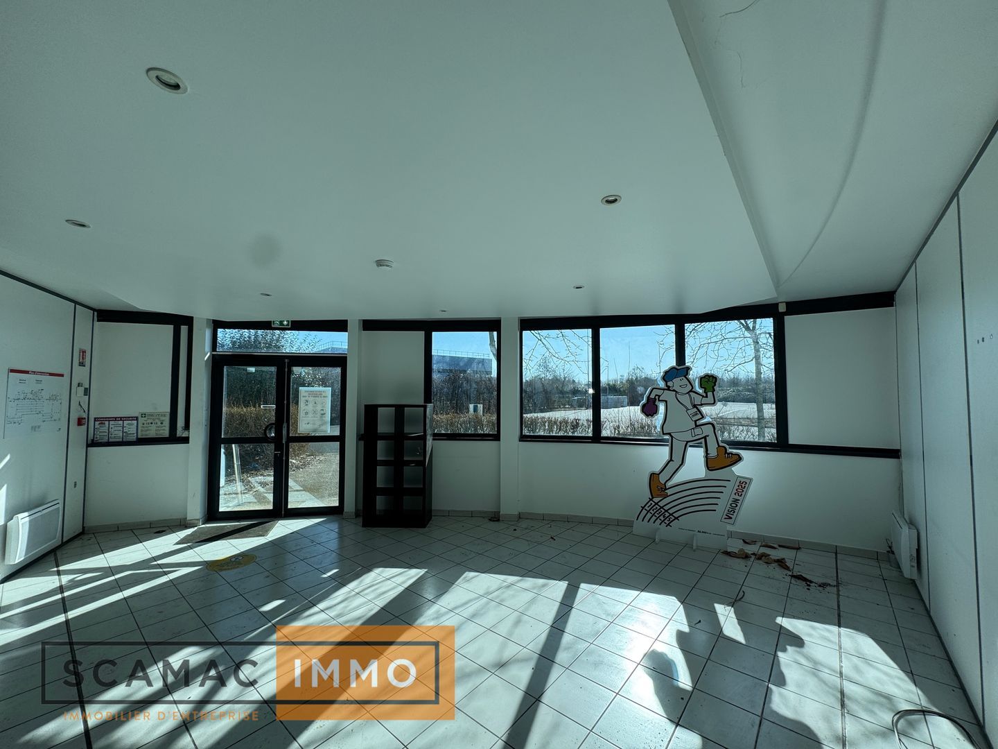 entrepôt de 2 526m², Moissy-Cramayel (Seine-et-Marne)