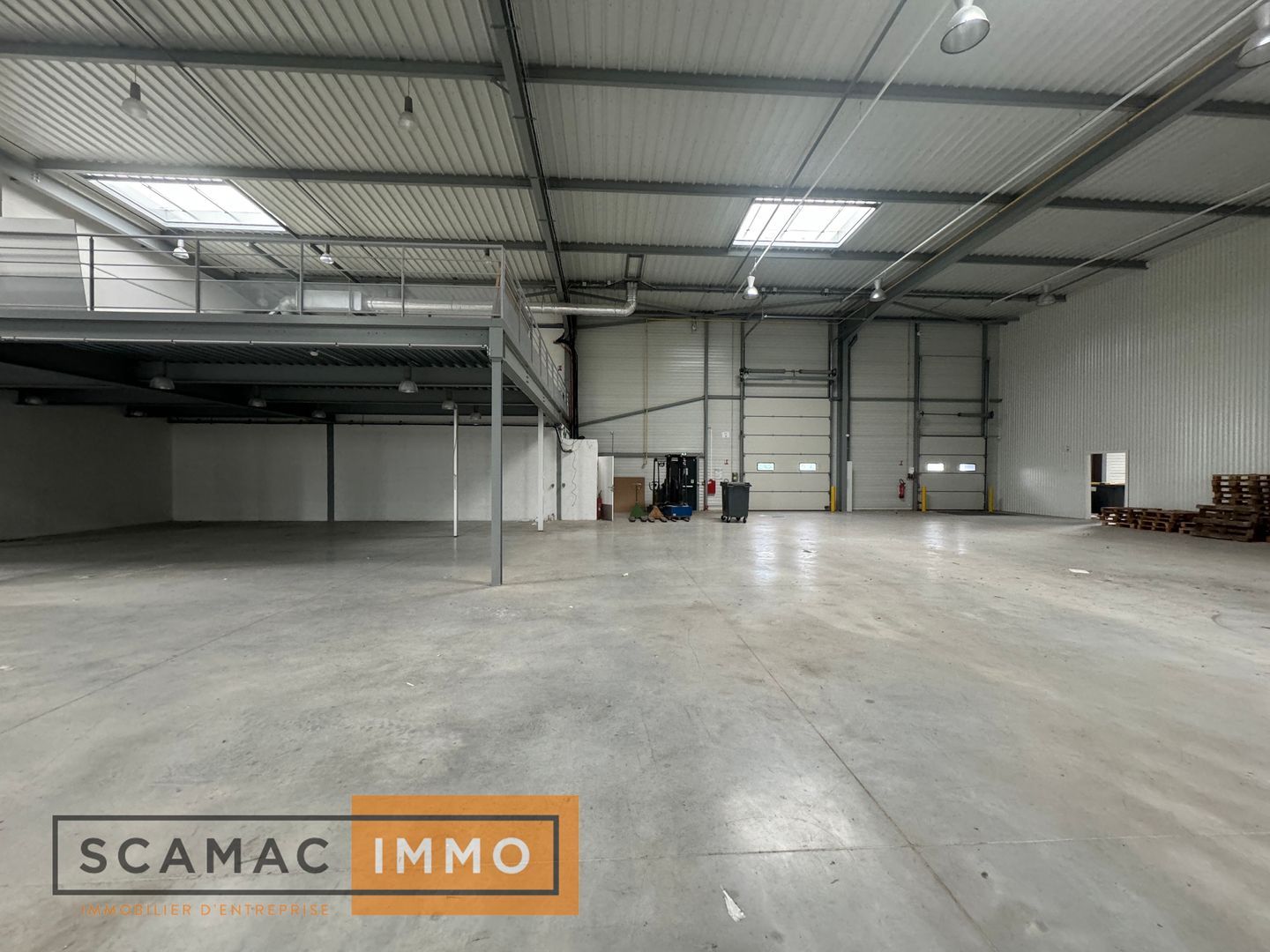 local d'activités de 3 346m², Lieusaint (Seine-et-Marne)