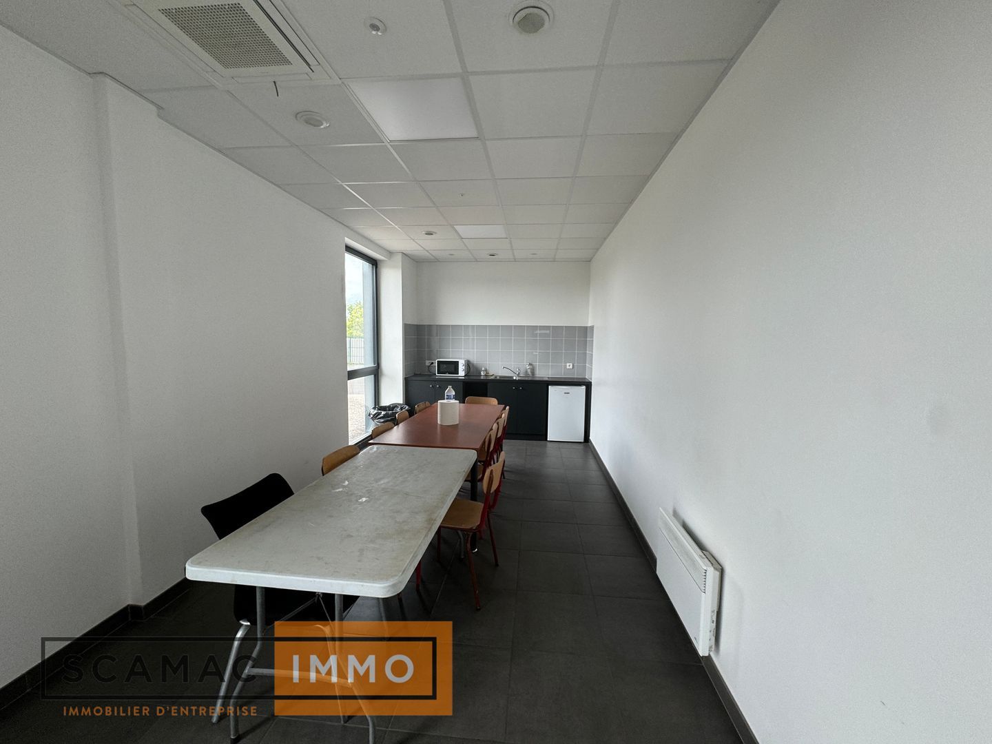 local d'activités de 3 346m², Lieusaint (Seine-et-Marne)