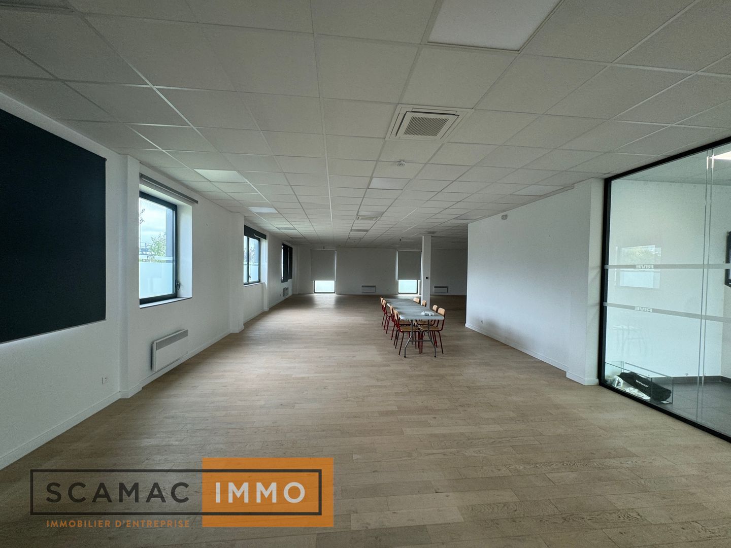 local d'activités de 3 346m², Lieusaint (Seine-et-Marne)