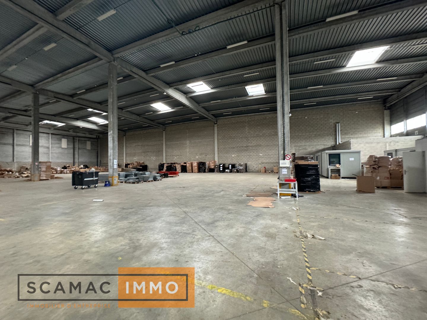 entrepôt de 1 325m², Combs-la-Ville (Seine-et-Marne)