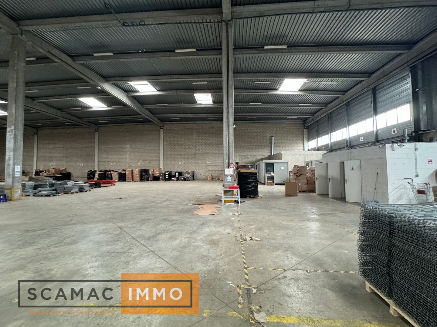 entrepôt de 1 325m², Combs-la-Ville (Seine-et-Marne)