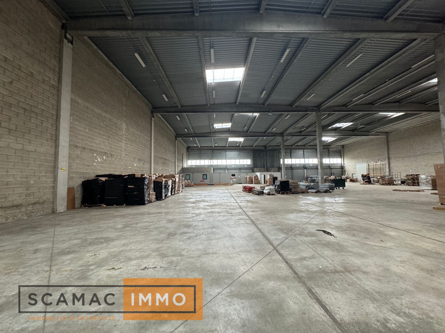 entrepôt de 1 325m², Combs-la-Ville (Seine-et-Marne)