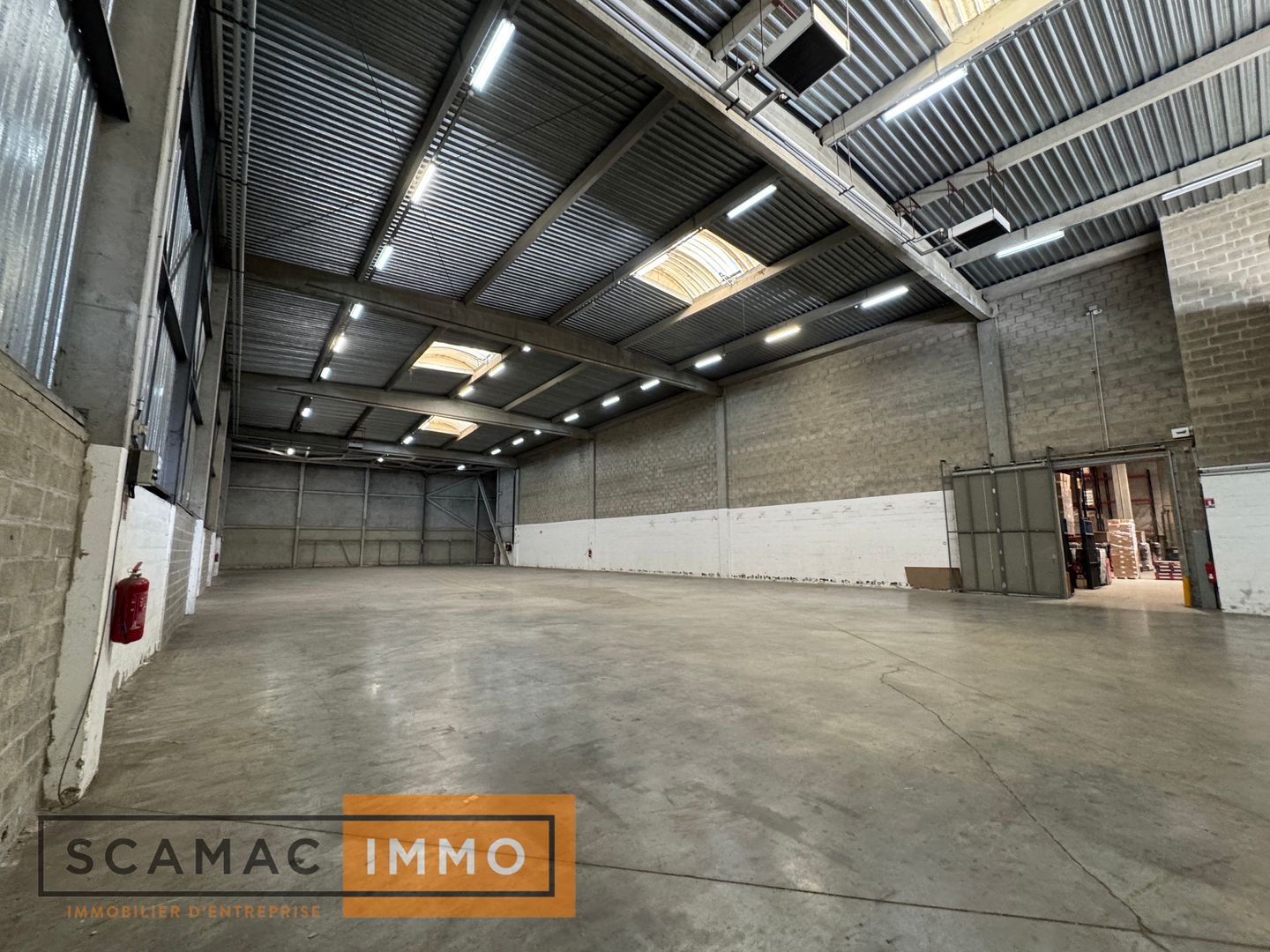 entrepôt de 1 325m², Combs-la-Ville (Seine-et-Marne)